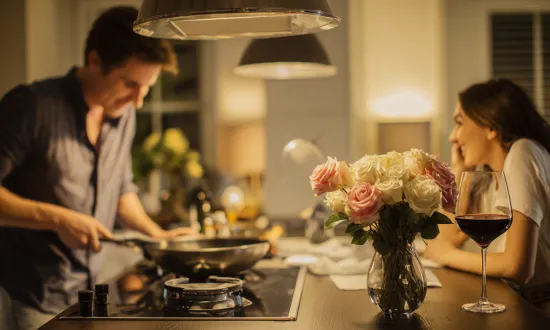 5 ноября - День, когда мужчины готовят ужин: какие цветы выбрать для идеального вечера